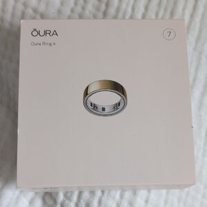 Oura Ring 4 Gold with White Interior - Size 7